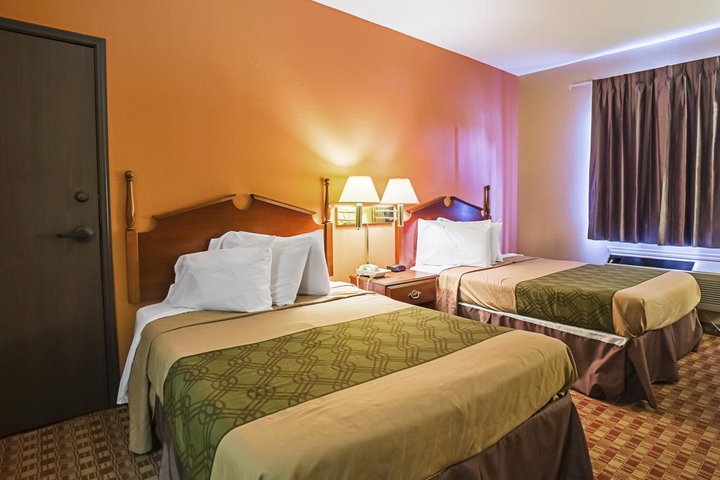 Econo Lodge Inn & Suites Ripley Room photo